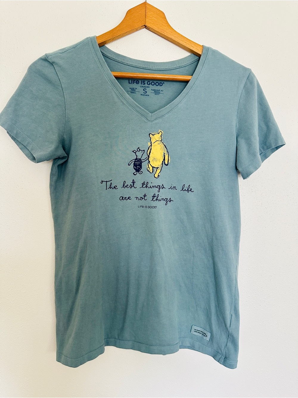 Life is Good Winnie the Pooh Crusher Tee V-Neck Blue Size S